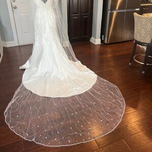 NWT White Cathedral Veil w/ Beading